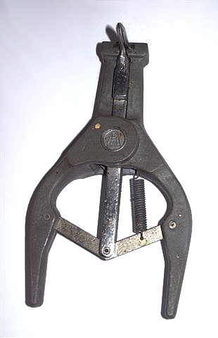 Hellerman tool shown closed